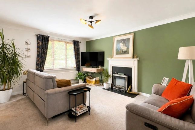 29, Hameldown Close, Torquay photo 3