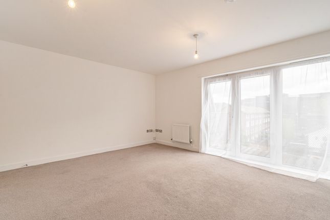 Grove Cres Rd, London photo 4