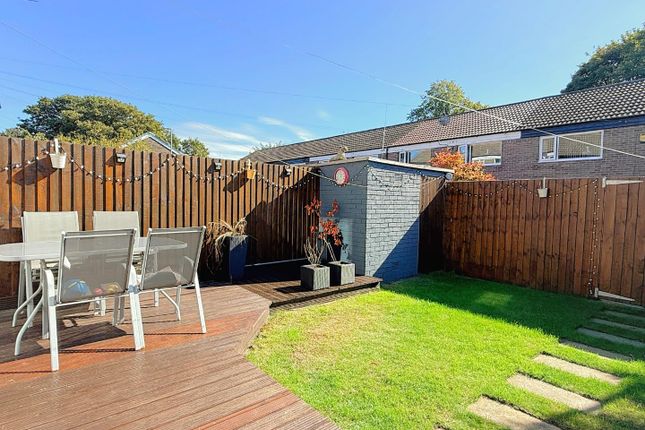 23, Rossefield Approach, Bramley photo 4