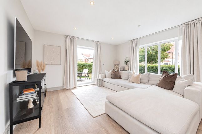 2, Crayford Mead, Bracknell photo 2