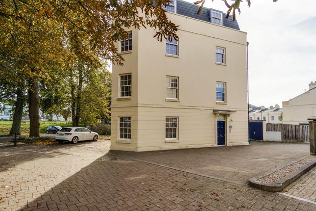 Flat to rent in Mizzen Road, Mount Wise, Plymouth