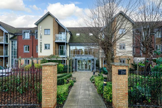 2-bed flat on 45, Eleanor House, 232 London Road, St. Albans, £295,000