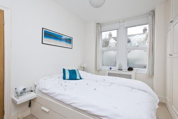 Carlton Park Avenue, RAYNES PARK photo 5