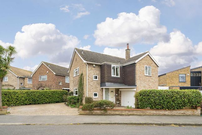 5-bed house on 39, Kenton Avenue, Sunbury-On-Thames, £925,000