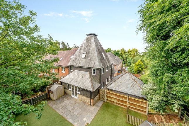 6, Silver Birch Mews, Liss photo 2
