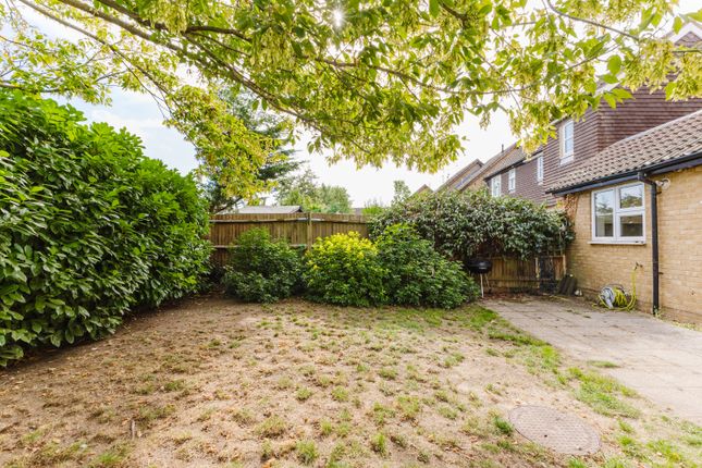 4, Campion Close, Watford photo 2