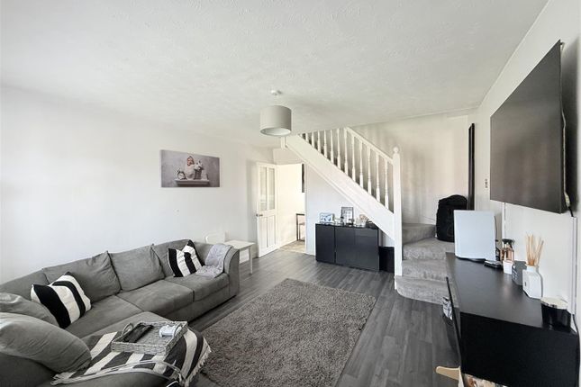 11 Pennine Court, Brushes Road, Stalybridge photo 3