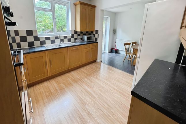 22 Churchill Avenue, Harrow photo 3