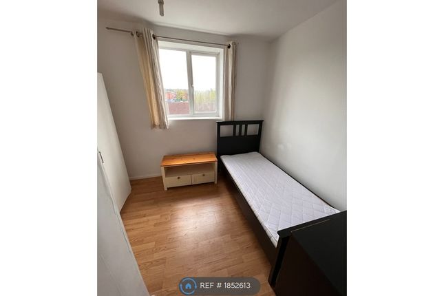 Flat Over, A Bobbers Mill Road, Nottingham photo 3