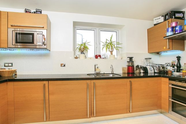 Flat 32, Earls House, 10, Strand Drive, Kew photo 3