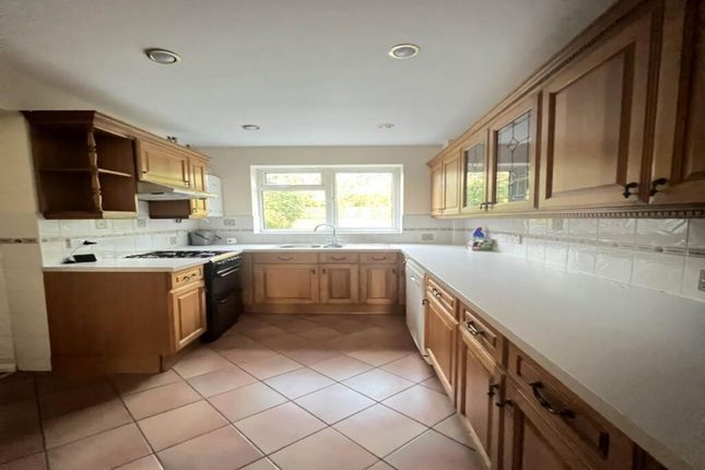 96, Woodland Drive, Watford photo 4
