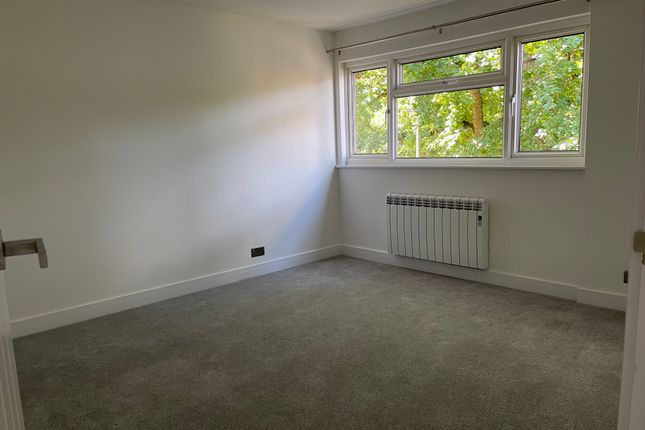 Maisonette to rent in Rickman Close, Woodley
