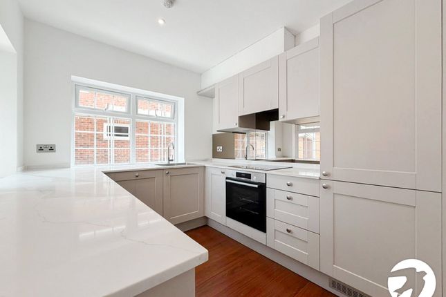 Flat 4, 69, Eaglesfield Road, London photo 3