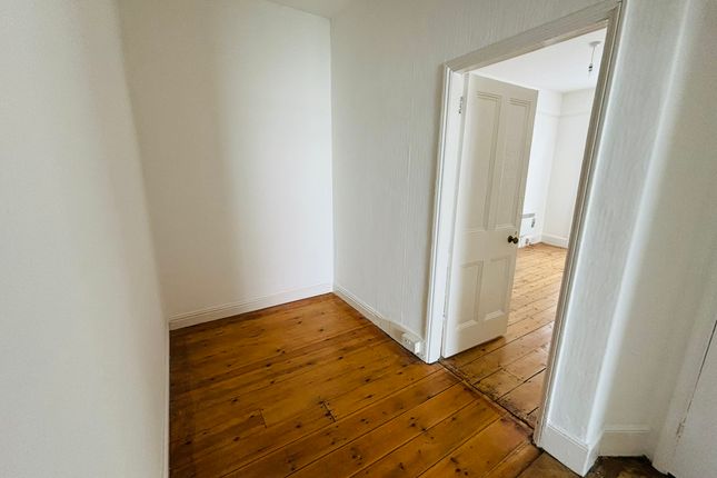 Flat 2, 75, St. James Street, Penzance photo 5