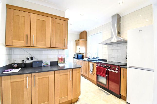 21, Chantry Avenue, Bedford photo 3
