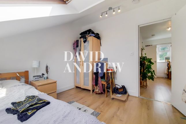 Flat to rent in Downs Road, London