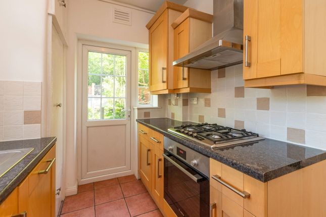 5, Springfield Close, Stanmore photo 3