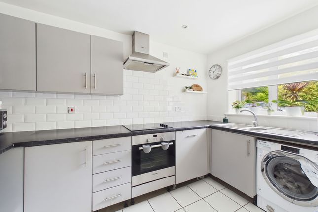 8 Magson Close, Nottingham photo 4