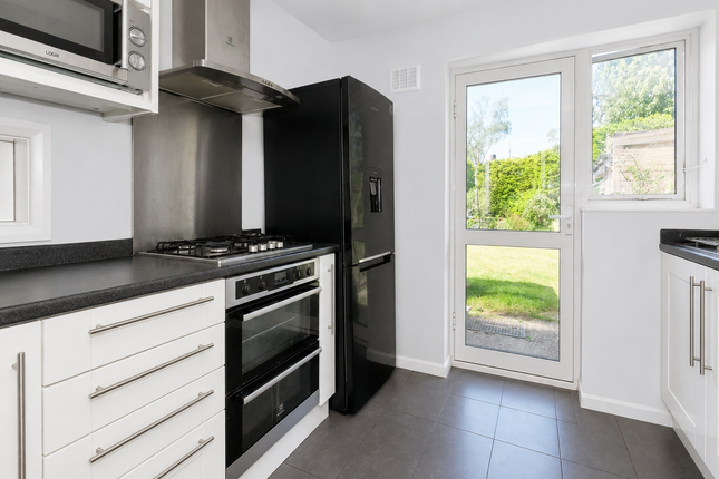 7, Whitehouse Way, Iver photo 4