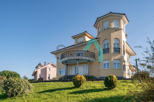 Villa for sale in La Barraca 33195, Oviedo, Asturias