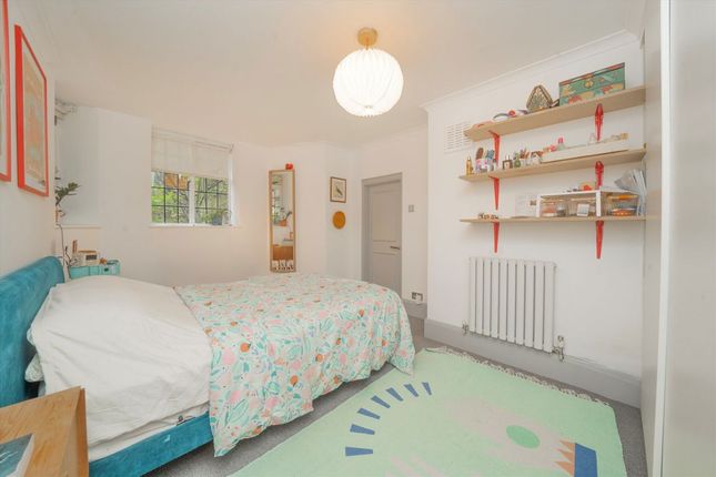61, Tudor Close, London photo 4