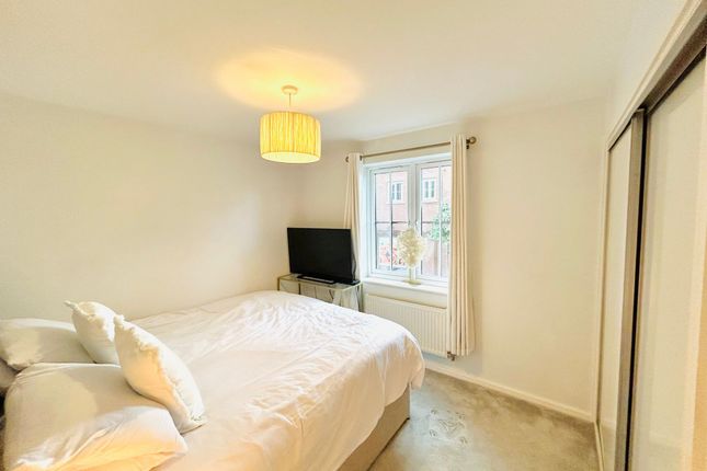 12 Chaise Meadow, Lymm photo 4