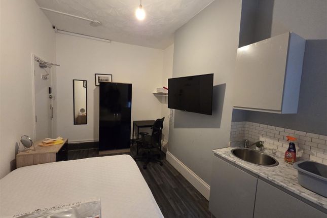 Room 1, 2A, Floyd Road, London photo 2