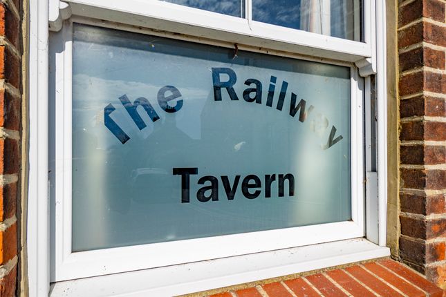 The Old Railway Tavern, Station Road, Colchester photo 2