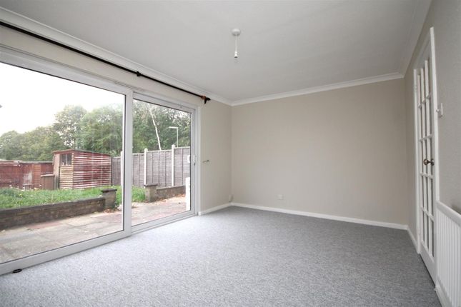 77, Rowan Close, Surrey photo 3