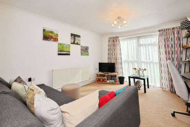 29, Grove Meadow, Welwyn Garden City photo 2