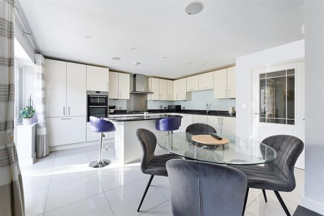 5, Glanville Way, Epsom photo 4
