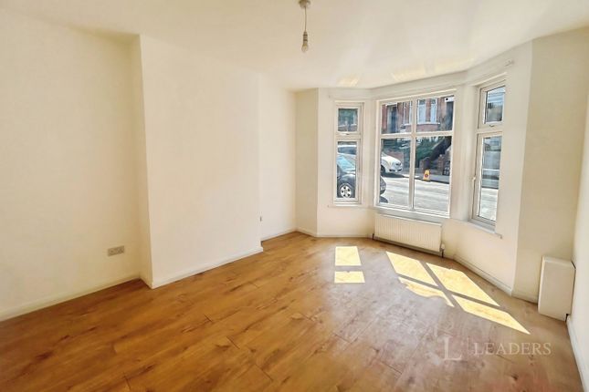 86, Russell Rise, Bedfordshire photo 5