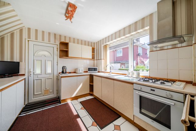16, Bosden Close, Nottingham photo 3