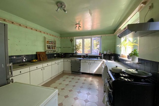 5 Hamilton Road, Romford photo 2