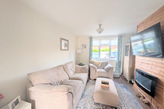 107, Edge Avenue, Grimsby photo 3