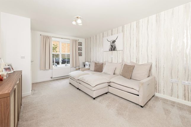 1, Fieldway Rise, Huddersfield photo 4