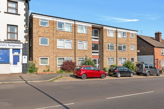 Thumbnail Flat for sale in Brighton Road, Redhill