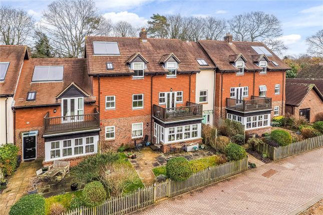 2-bed flat on 4, Merritts Meadow, Hampshire, £525,000