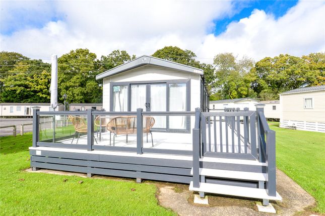 2-bed caravan on 227, Sycamore, New Milton, £59,999
