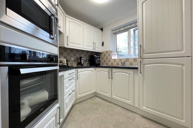 Flat for sale in Velindre Road, Whitchurch, Cardiff