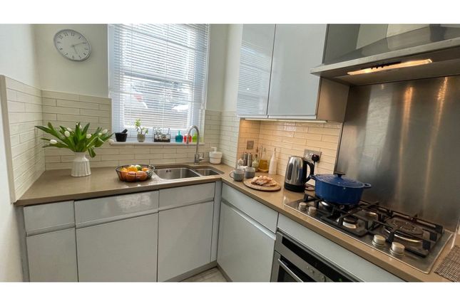 Flat for sale in 379 Chiswick High Road, London