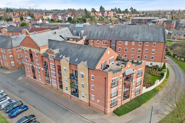 Flat for sale in Armstrong Drive, Worcester