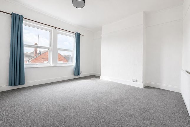 Flat 2, 5 Westfield Terrace, Gloucester photo 4