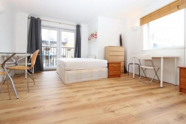 Thumbnail Room to rent in Narrow Street, London