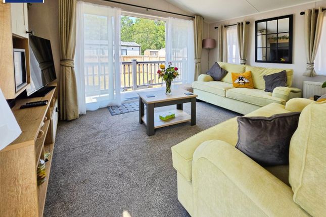 Lodge 6, Grange Park, Butterwick Road, Messingham photo 4