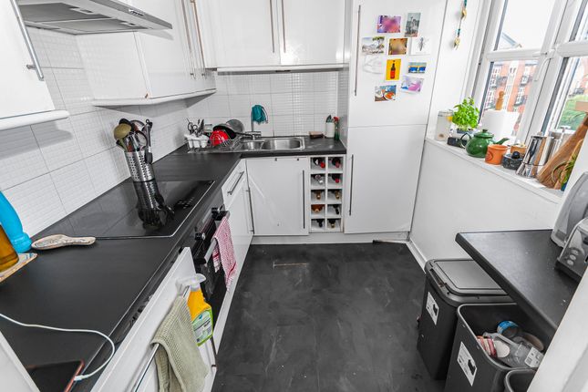 11 John Smeaton Court, Manchester photo 2