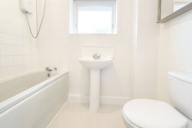 21, Beaulieu Close, Greater London photo 5