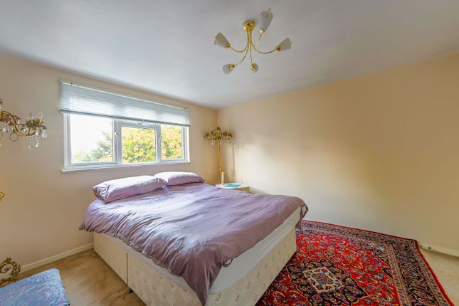 Mount Drive, Wembley Park photo 5