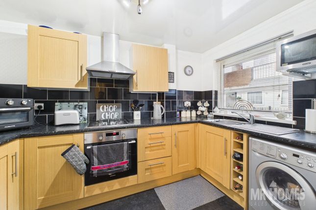 Flat 12, Hewell Court, Cardiff photo 3