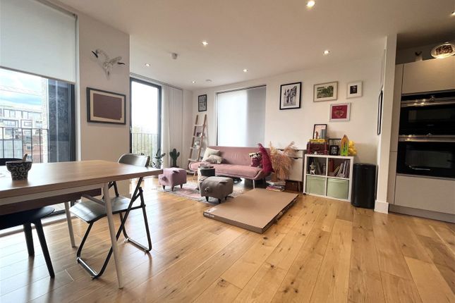 Flat to rent in Faraday Road, London